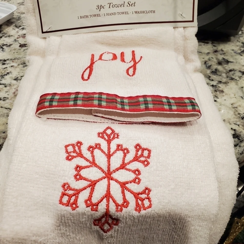🍒 NEW 3 PC TOWEL SET